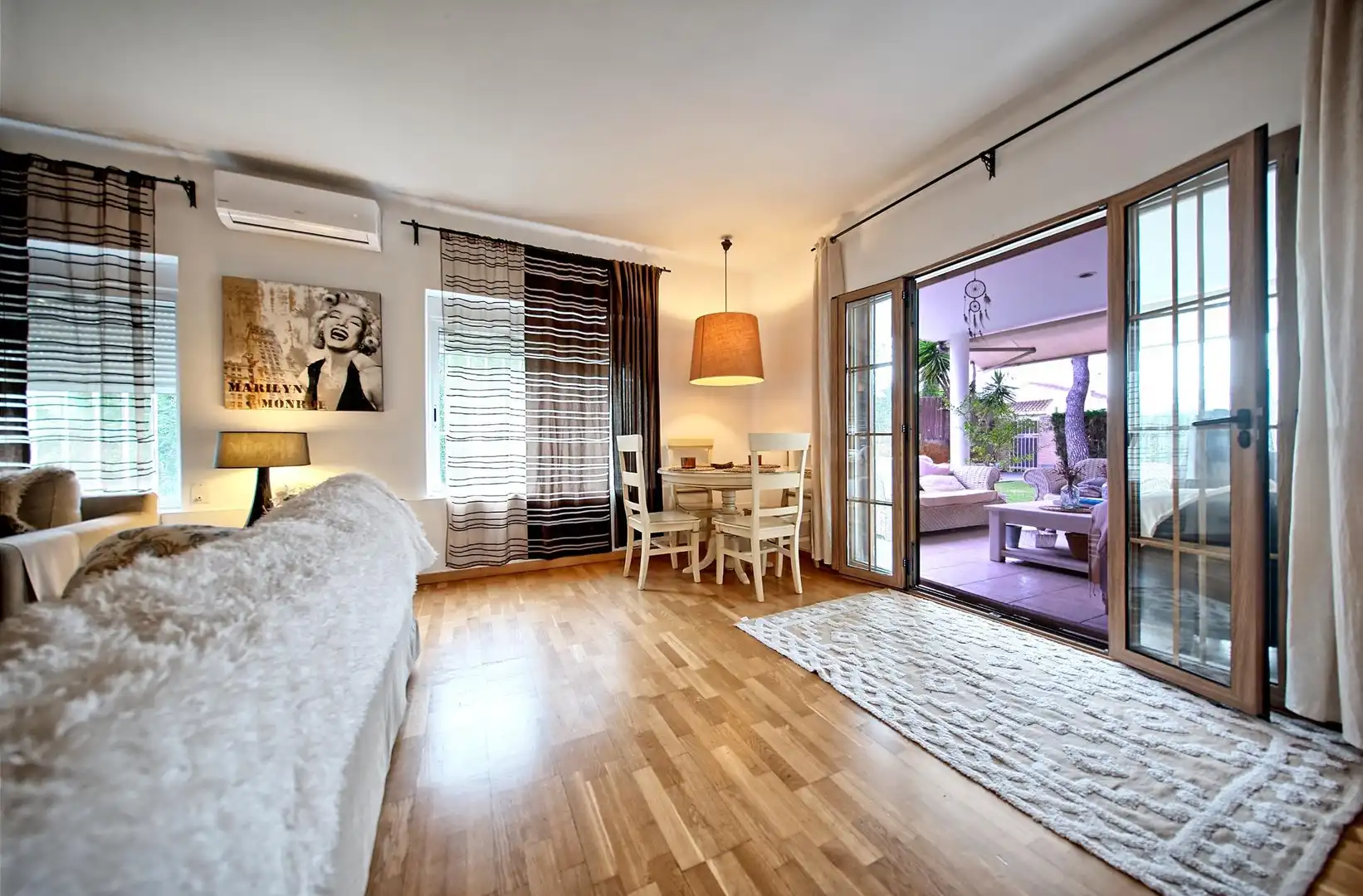 Sala de estar de Casa o chalet en venta en Paterna con Aire acondicionado, Calefacción y Jardín privado