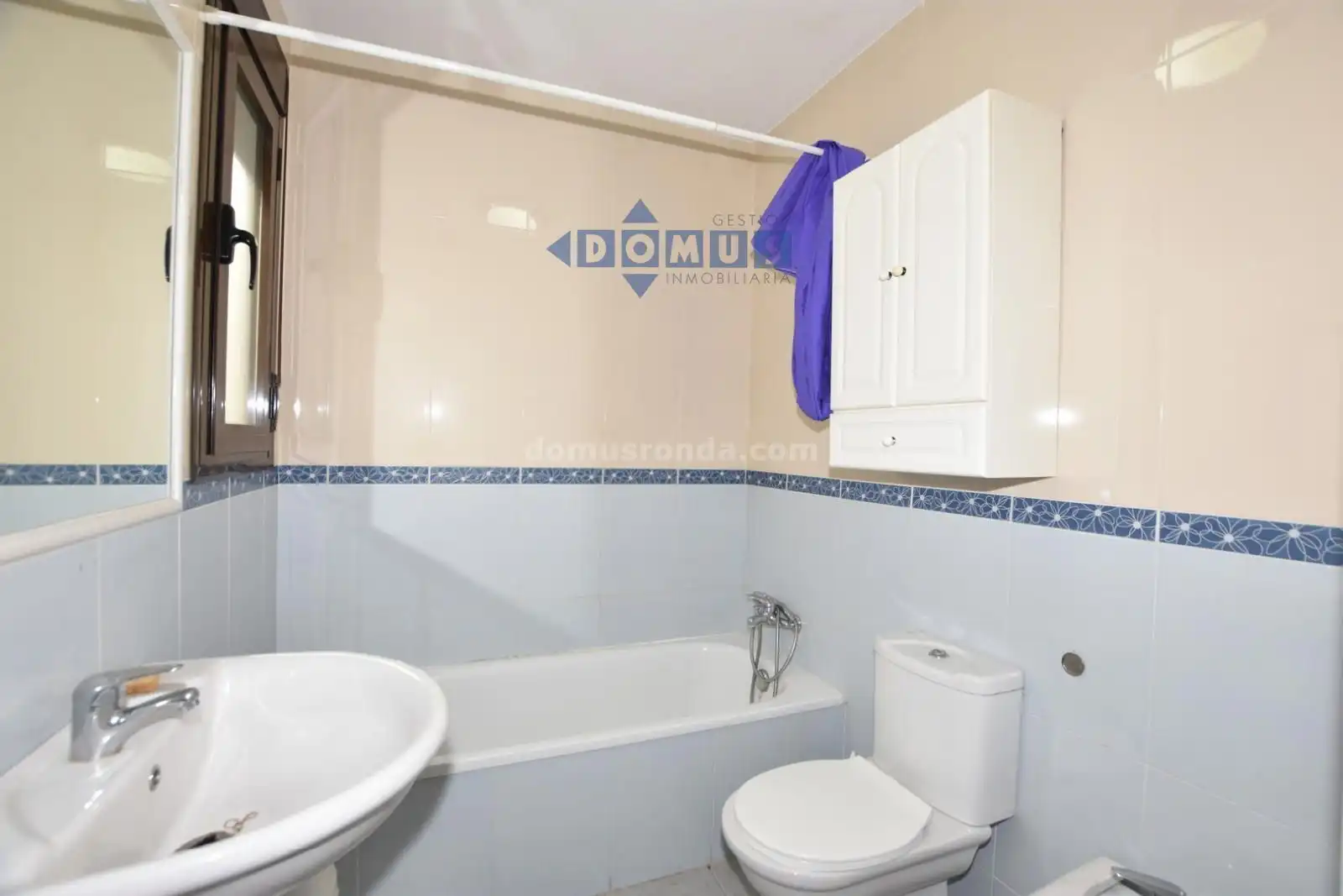 Badezimmer von Wohnung zur Miete in Ronda mit Heizung und Möbliert