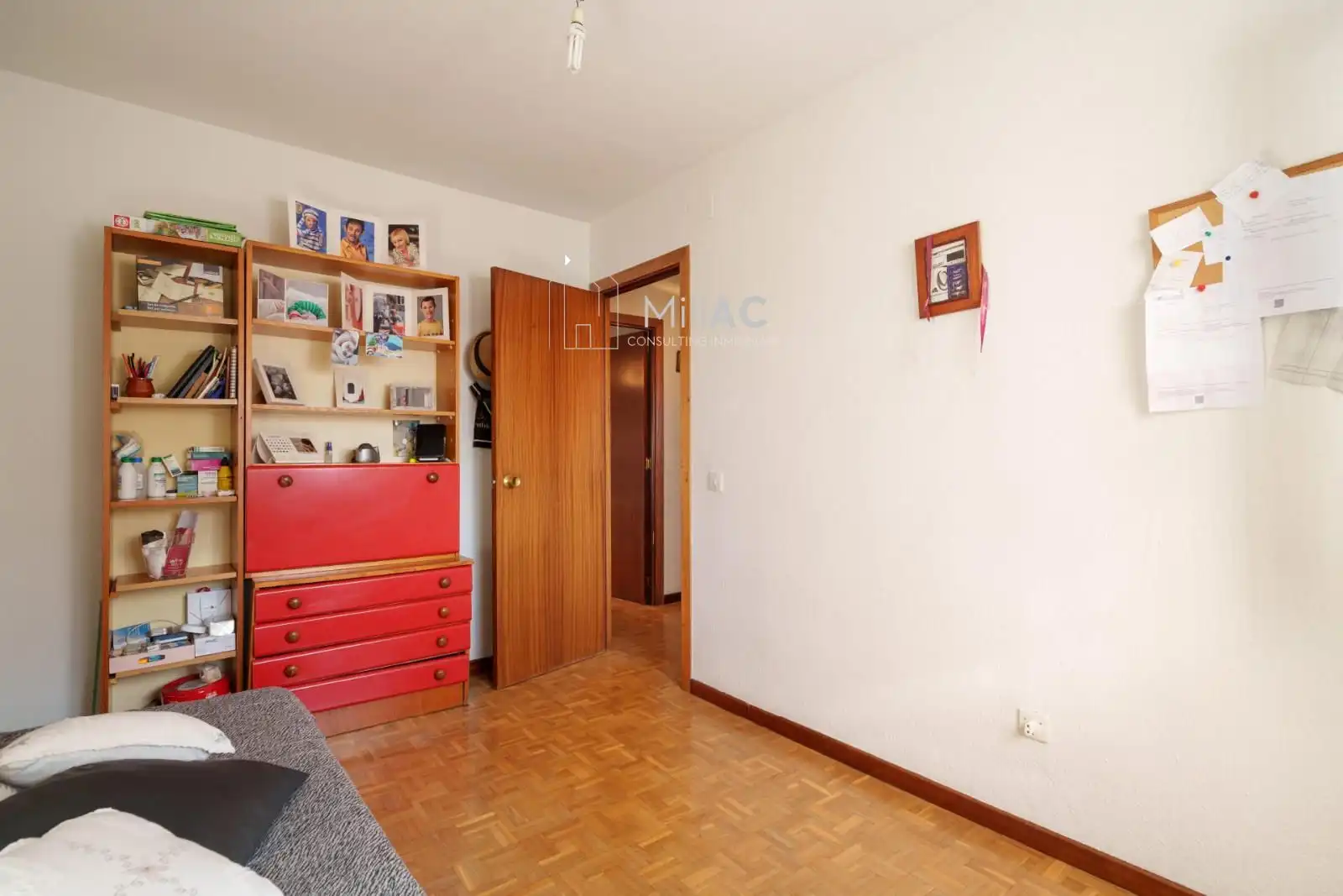 Dormitori de Pis en venda en Madrid amb Calefacció, Parquet i Terrassa