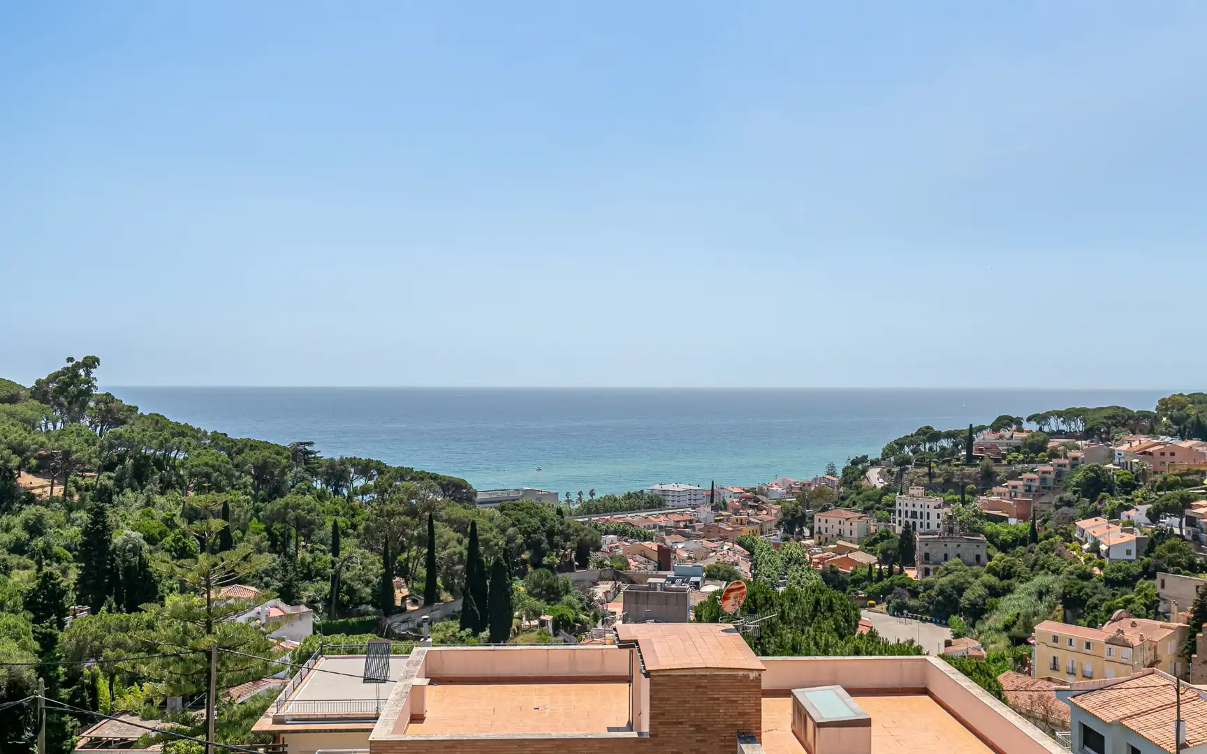 Vista exterior de Casa o xalet en venda en Caldes d'Estrac amb Aire condicionat, Calefacció i Jardí privat