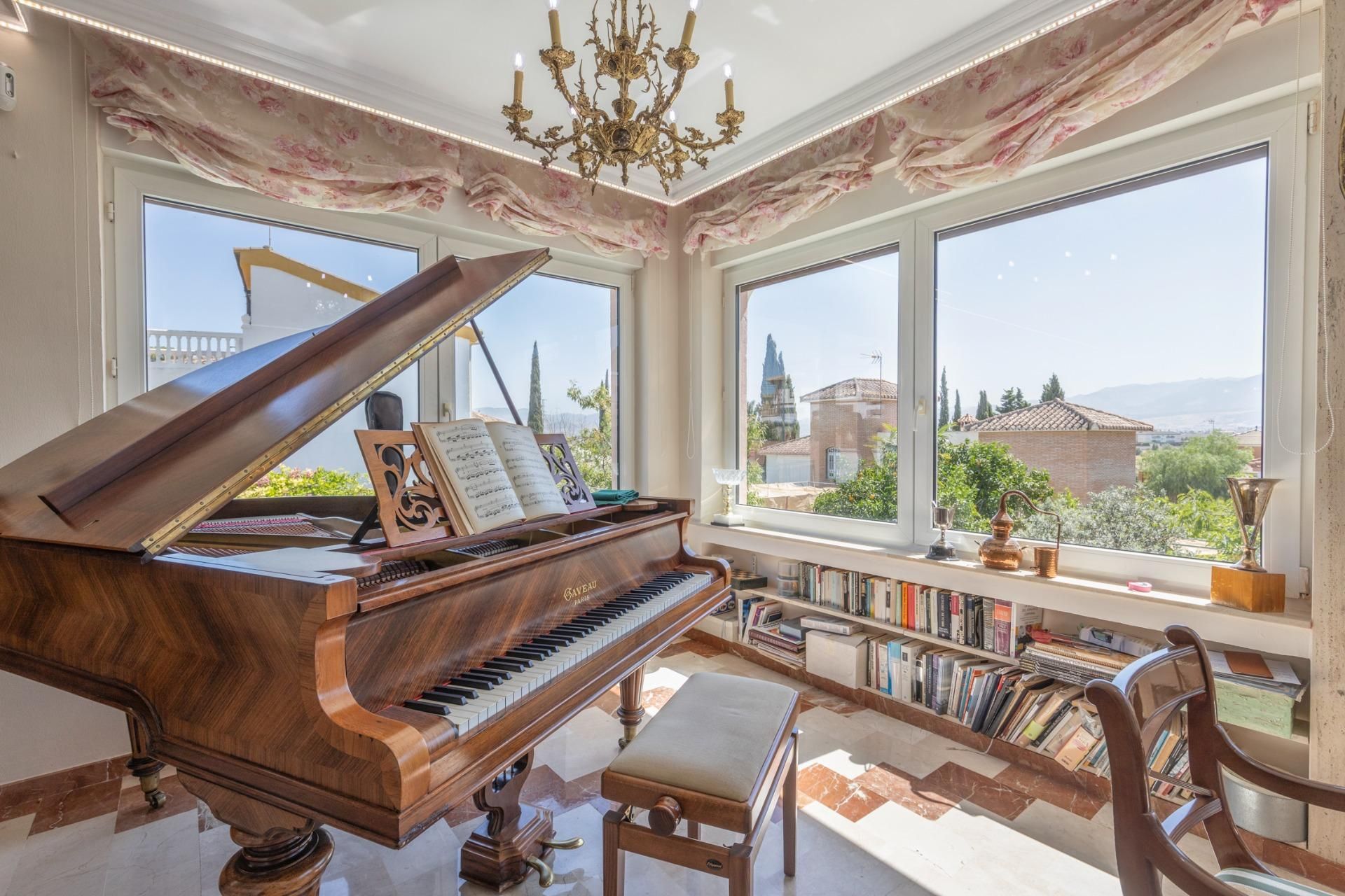 Sala d'estar de Casa o xalet en venda en Las Gabias amb Piscina comunitària
