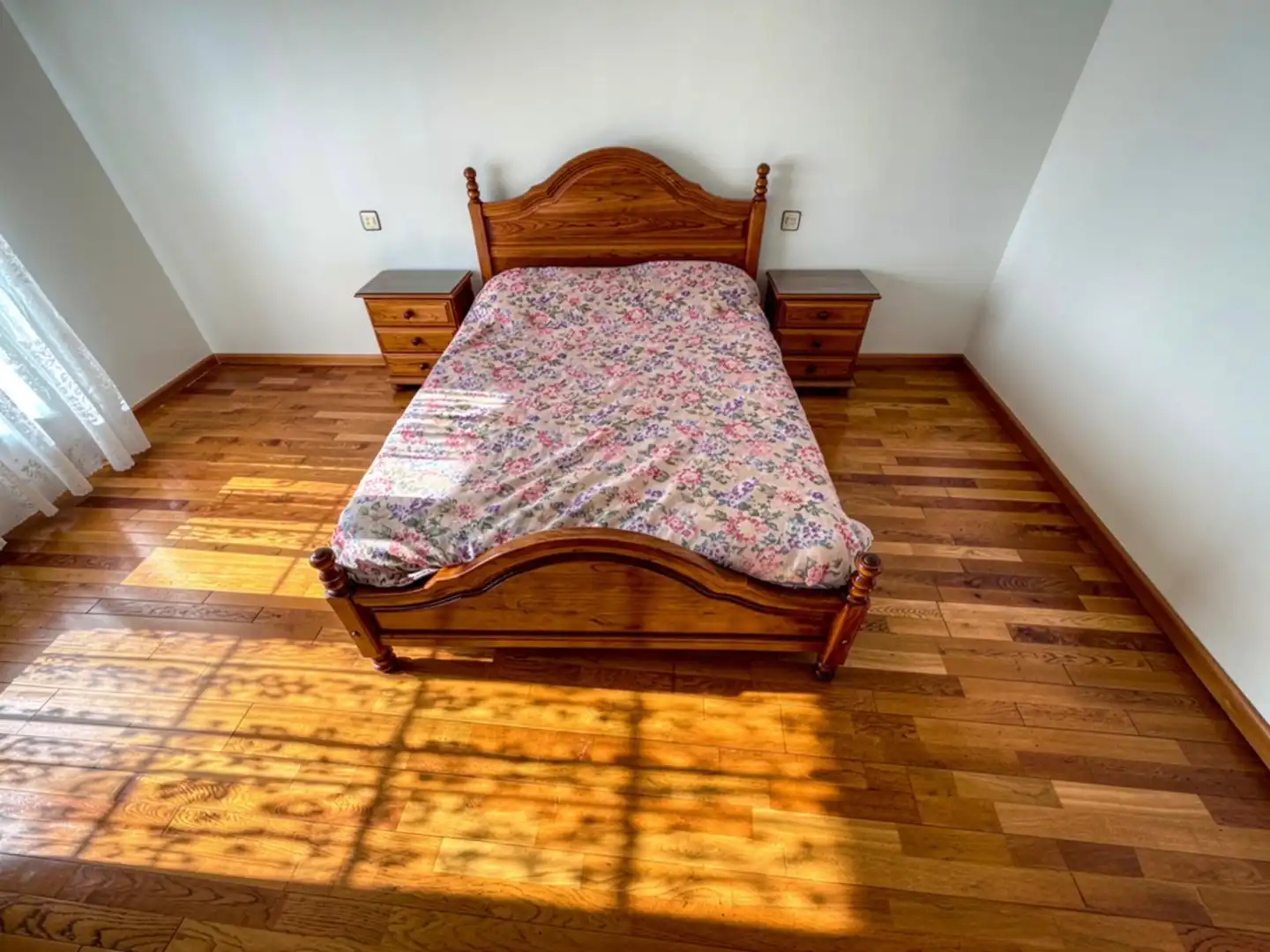 Habitación de Casa adosada en venta en San Andrés del Rabanedo con Calefacción, Jardín privado y Parquet