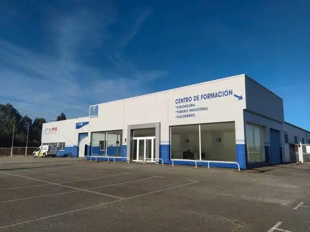 Vista exterior de Nave industrial en venta en Navia