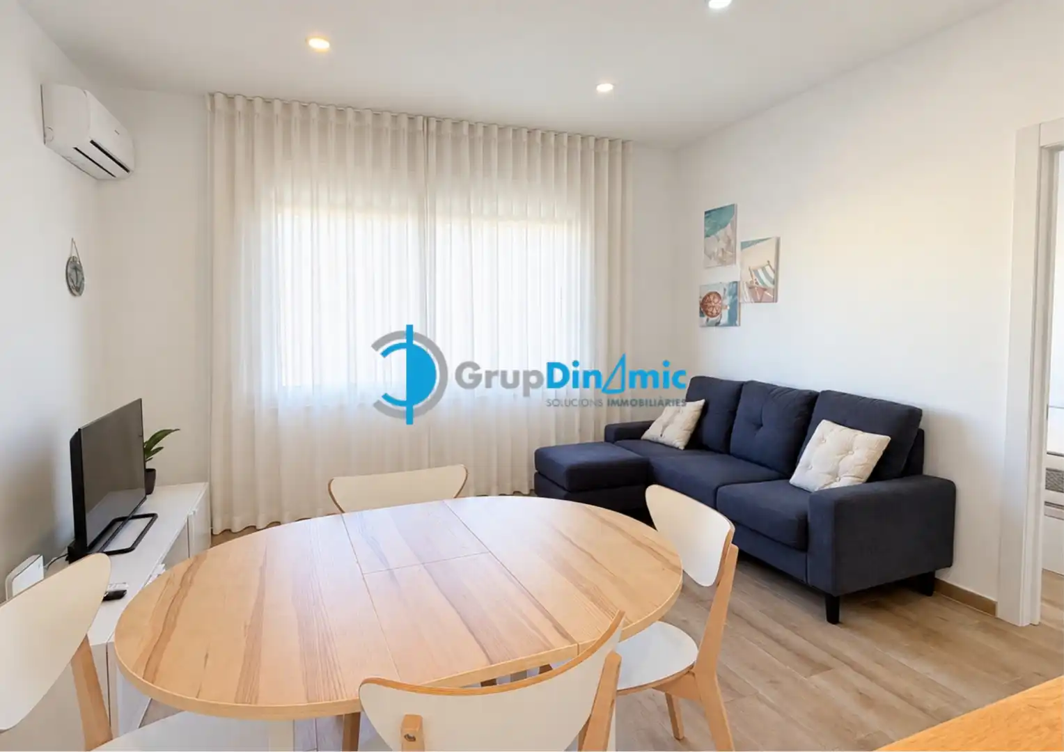 Living room of Flat for sale in Palamós  with Air Conditioner, Parquet flooring and Furnished