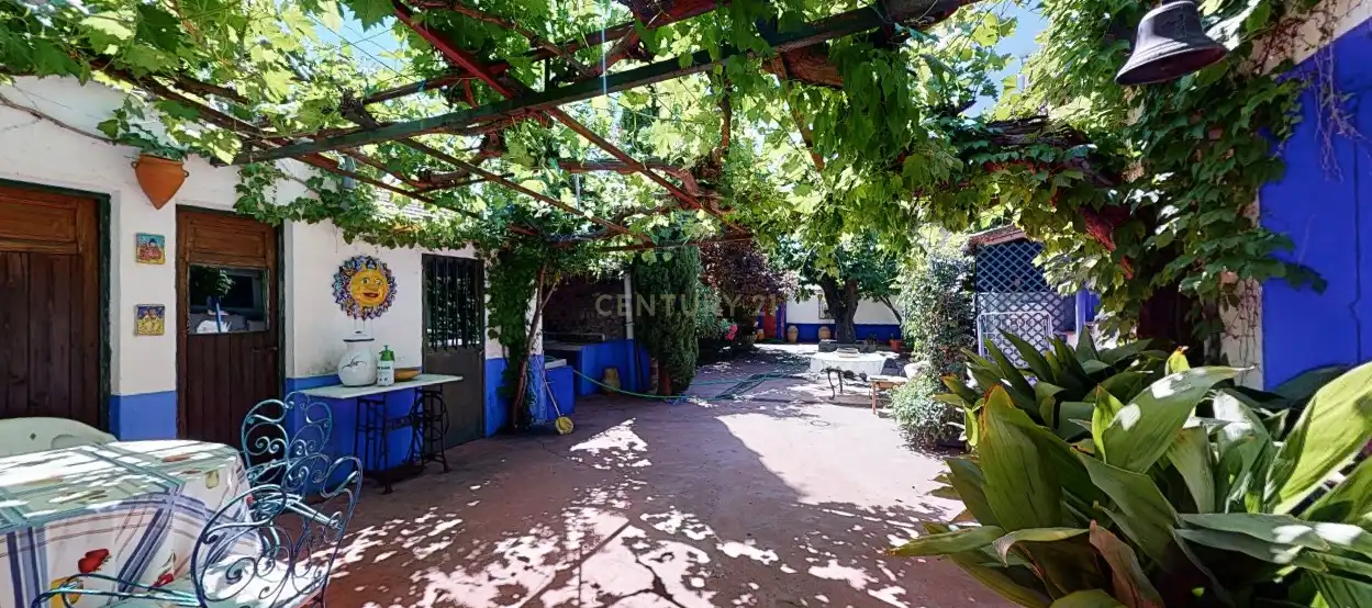 Garden of Houses for sale in Piedrabuena  with Air Conditioner, Private garden and Storage room