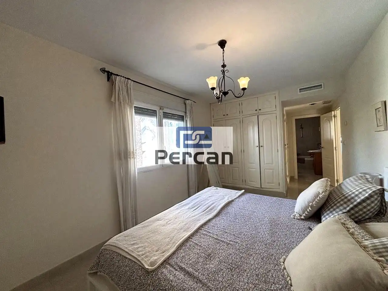 Habitación de Casa o chalet en venta en El Campello con Aire acondicionado, Calefacción y Jardín privado