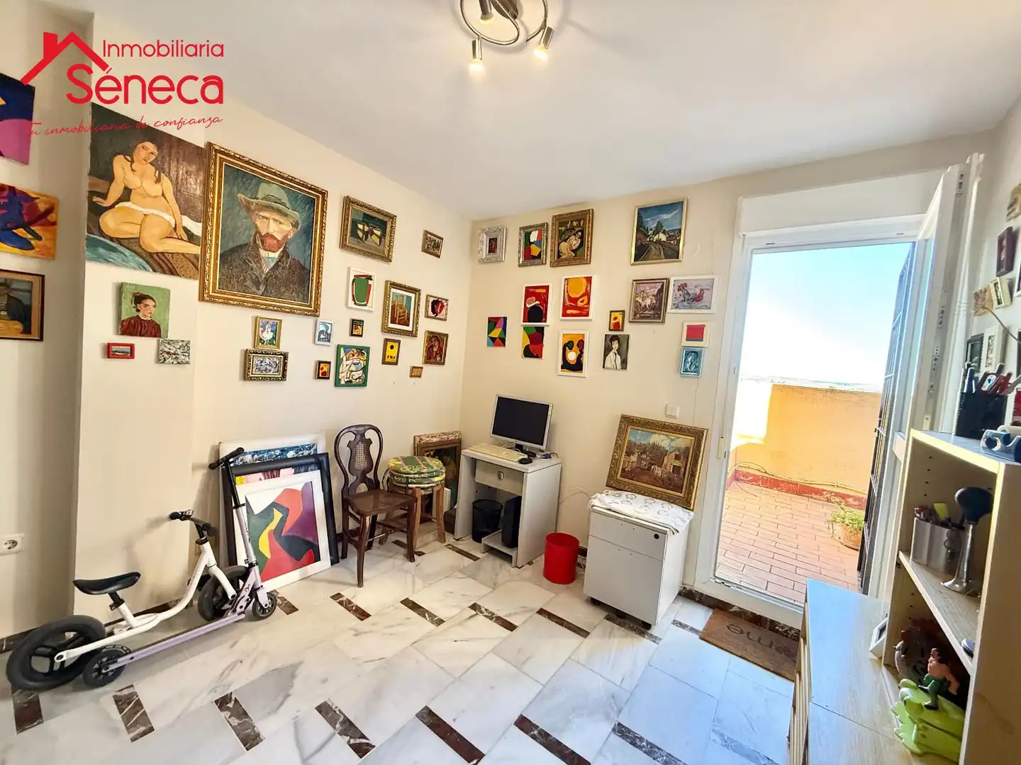 Sala d'estar de Àtic en venda en Córdoba amb Calefacció, Terrassa i Piscina