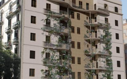Exterior view of Flat for sale in  Barcelona Capital  with Air Conditioner, Heating and Balcony