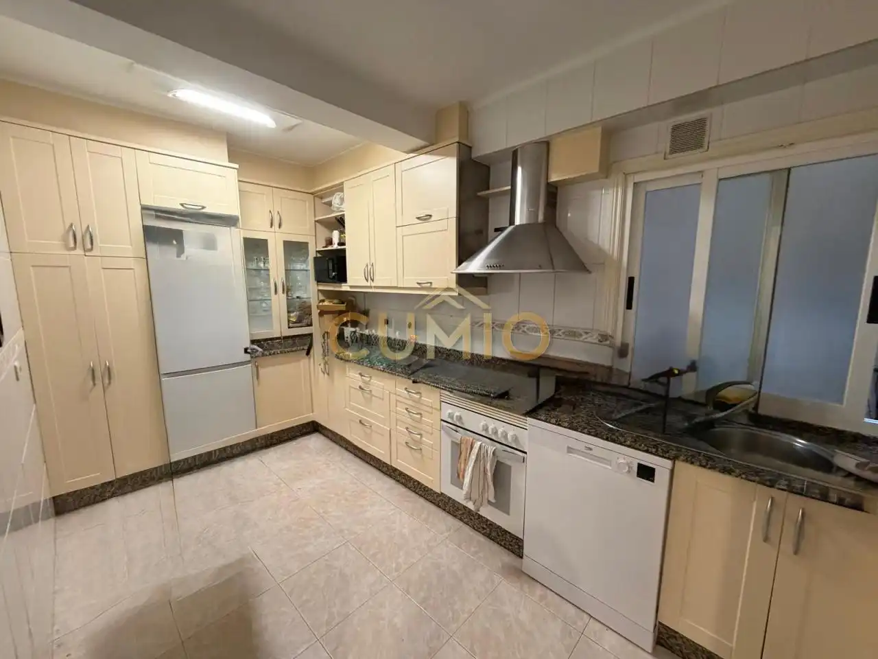 Cocina de Piso en venta en Vigo  con Calefacción, Parquet y Terraza