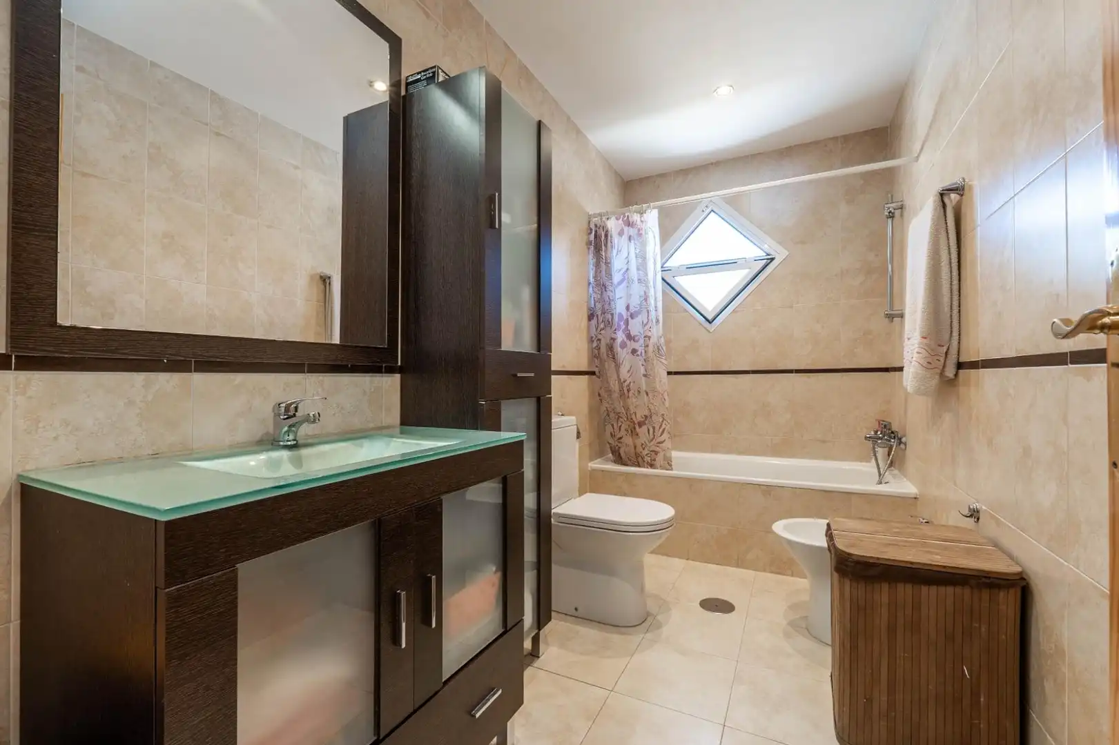 Baño de Piso en venta en Atarfe con Aire acondicionado y Calefacción
