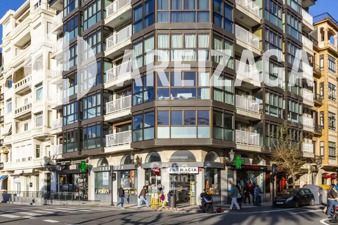 Außenansicht von Büro zum Verkauf in Donostia - San Sebastián  mit Klimaanlage, Heizung und Abstellraum