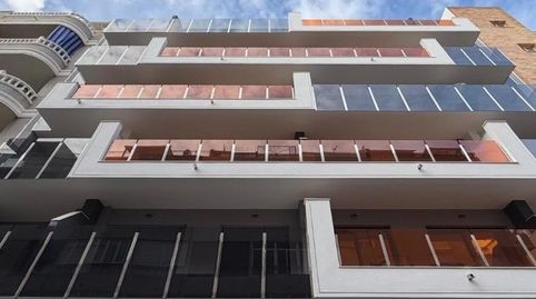 Apartamento con piscina comunitaria, en la provincia de Alicante, en la ciudad de Torrevieja, en el barrio de Playa del Cura. 2 ha