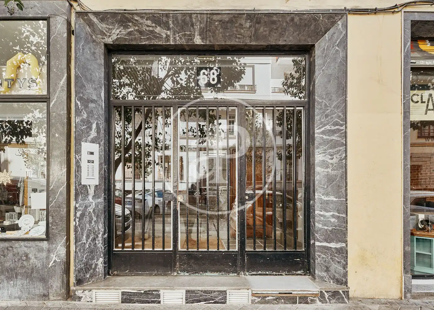 Vista exterior de Pis en venda en Madrid amb Calefacció i Moblat