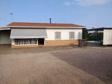 Maison rustique avec piscine à vendre à La Carlota