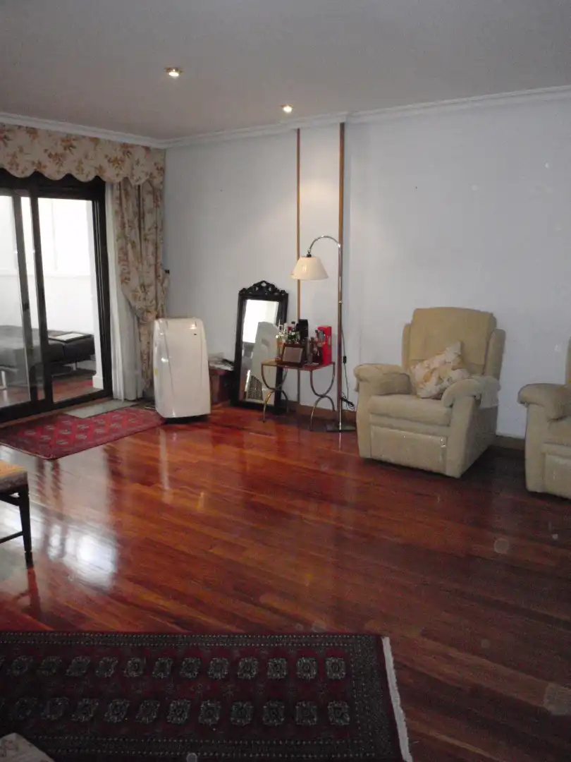 Sala de estar de Ático en venta en Cuenca con Calefacción, Parquet y Terraza
