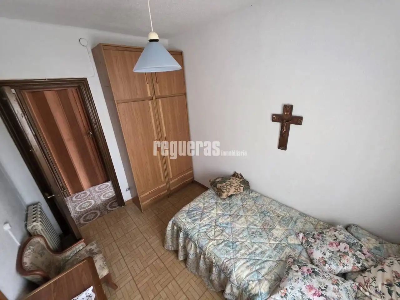 Habitación de Casa o chalet en venta en Illas con Calefacción y Jardín privado