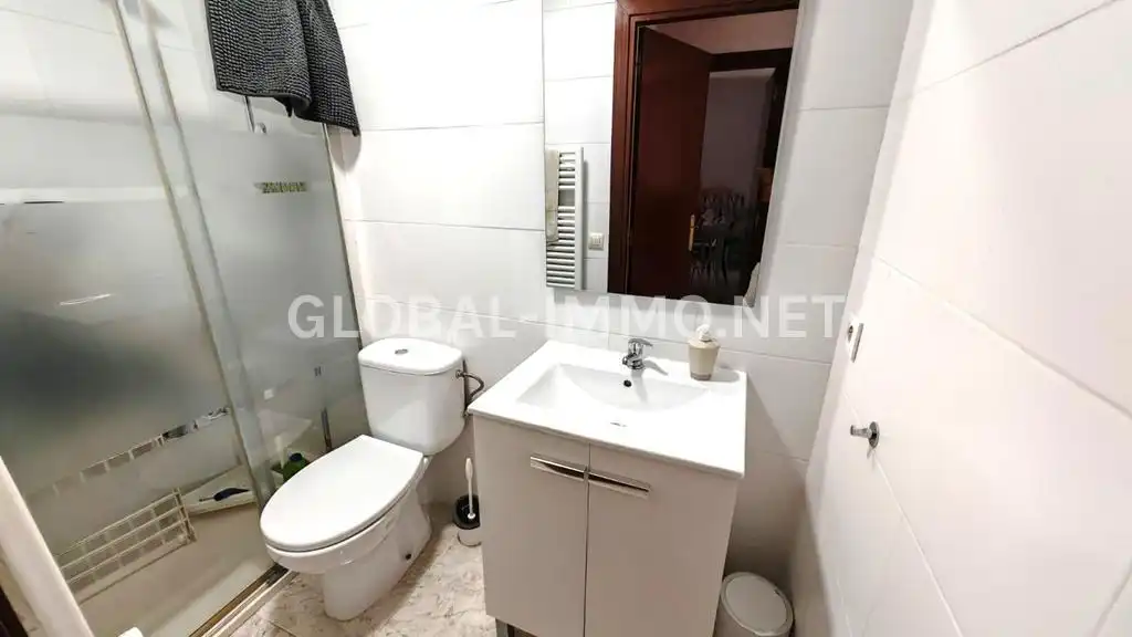 Baño de Apartamento en venta en Roses con Calefacción, Terraza y Amueblado