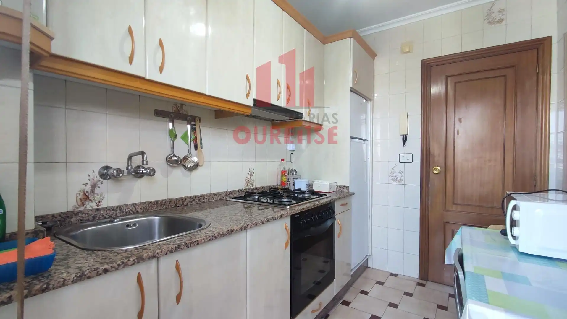 Kitchen of Flat for share in Ourense Capital   with Heating and Furnished