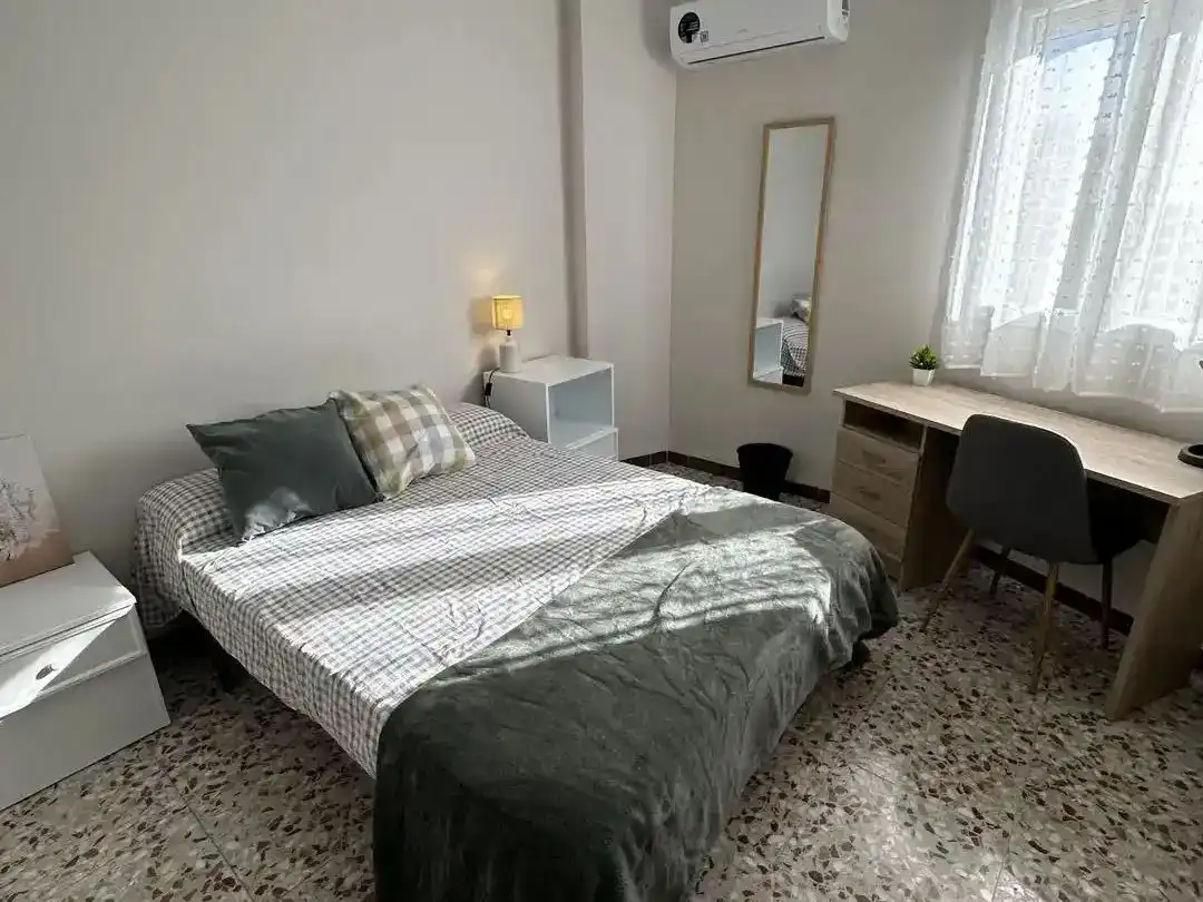 Bedroom of Flat for share in Alcázar de San Juan  with Air Conditioner, Furnished and Balcony