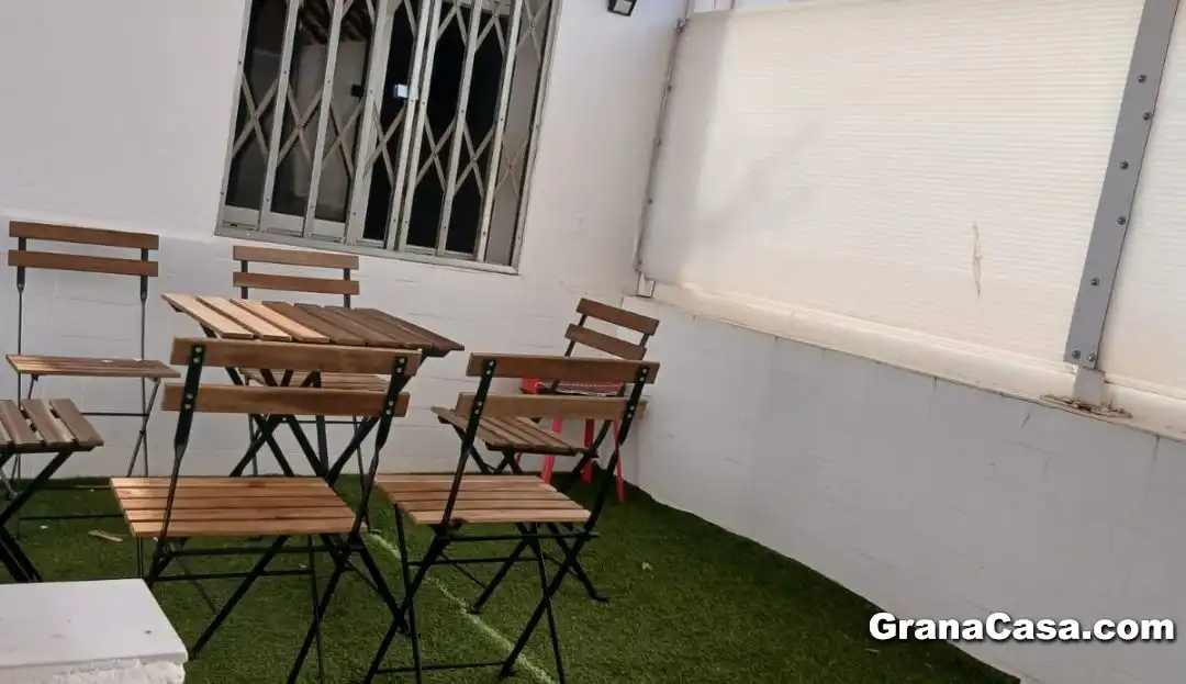 Terrassa de Casa adosada en venda en Granada amb Aire condicionat, Calefacció i Jardí privat