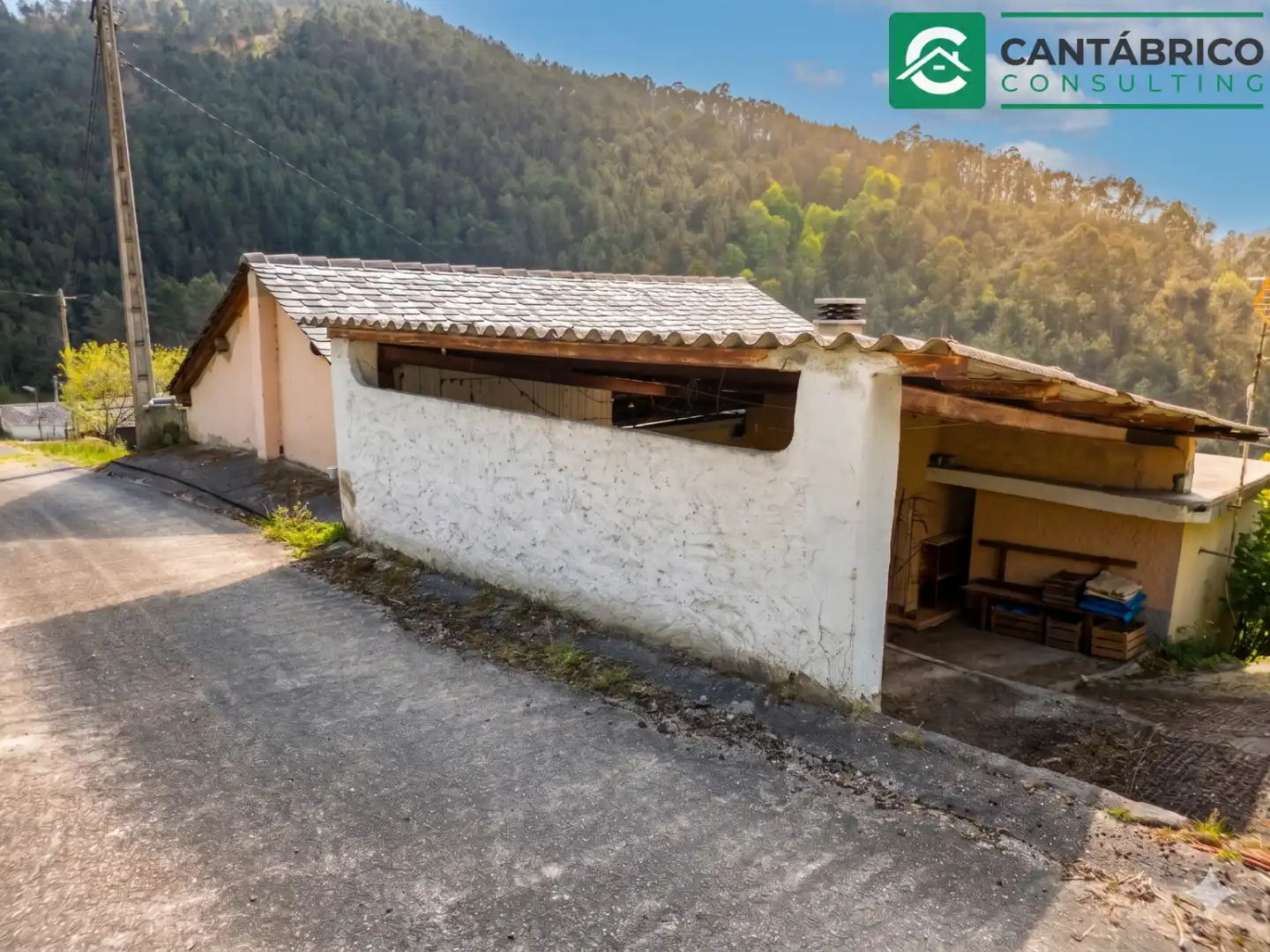 Vista exterior de Casa o xalet en venda en Villayón amb Terrassa, Traster i Moblat