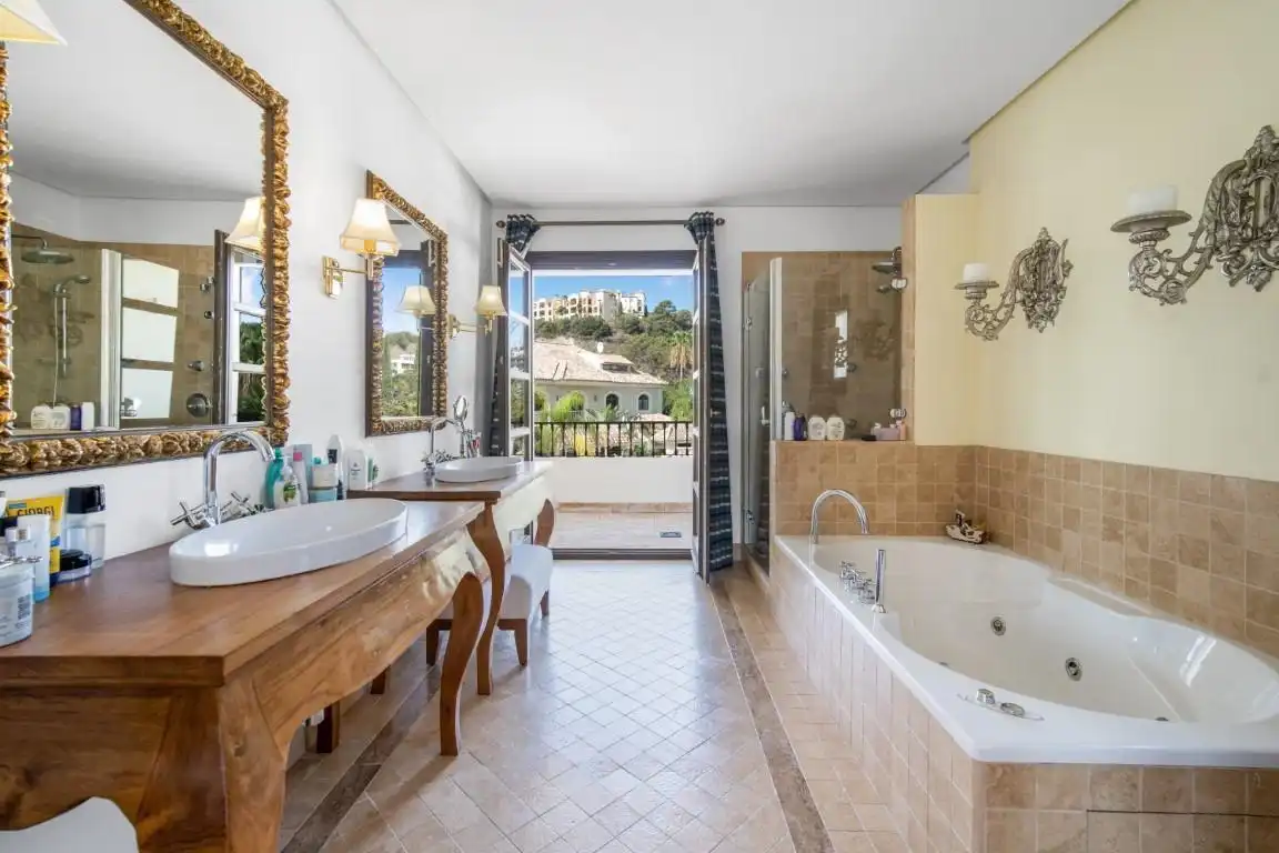 Chalet con piscina en venta en La Quinta, imagen 29