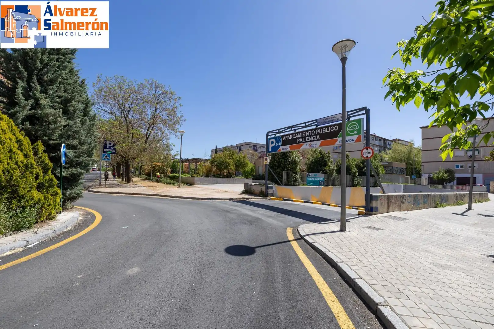 Exterior view of Flat for sale in  Granada Capital  with Air Conditioner and Terrace