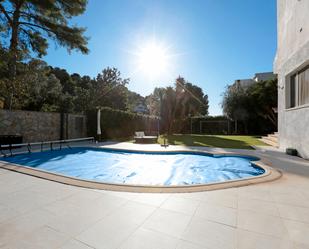 Piscina de Casa o xalet en venda en Castelldefels amb Jardí privat, Terrassa i Piscina