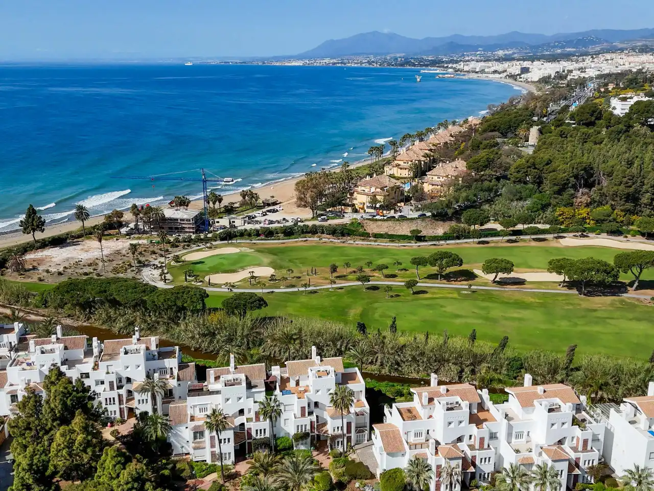 Vista exterior de Planta baja en venta en Marbella con Aire acondicionado, Calefacción y Jardín privado