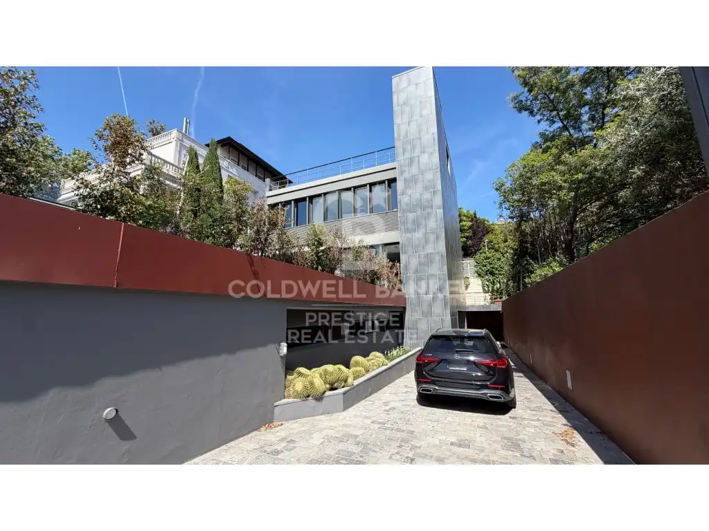 Vista exterior de Casa o chalet en venta en Barcelona con Terraza y Piscina