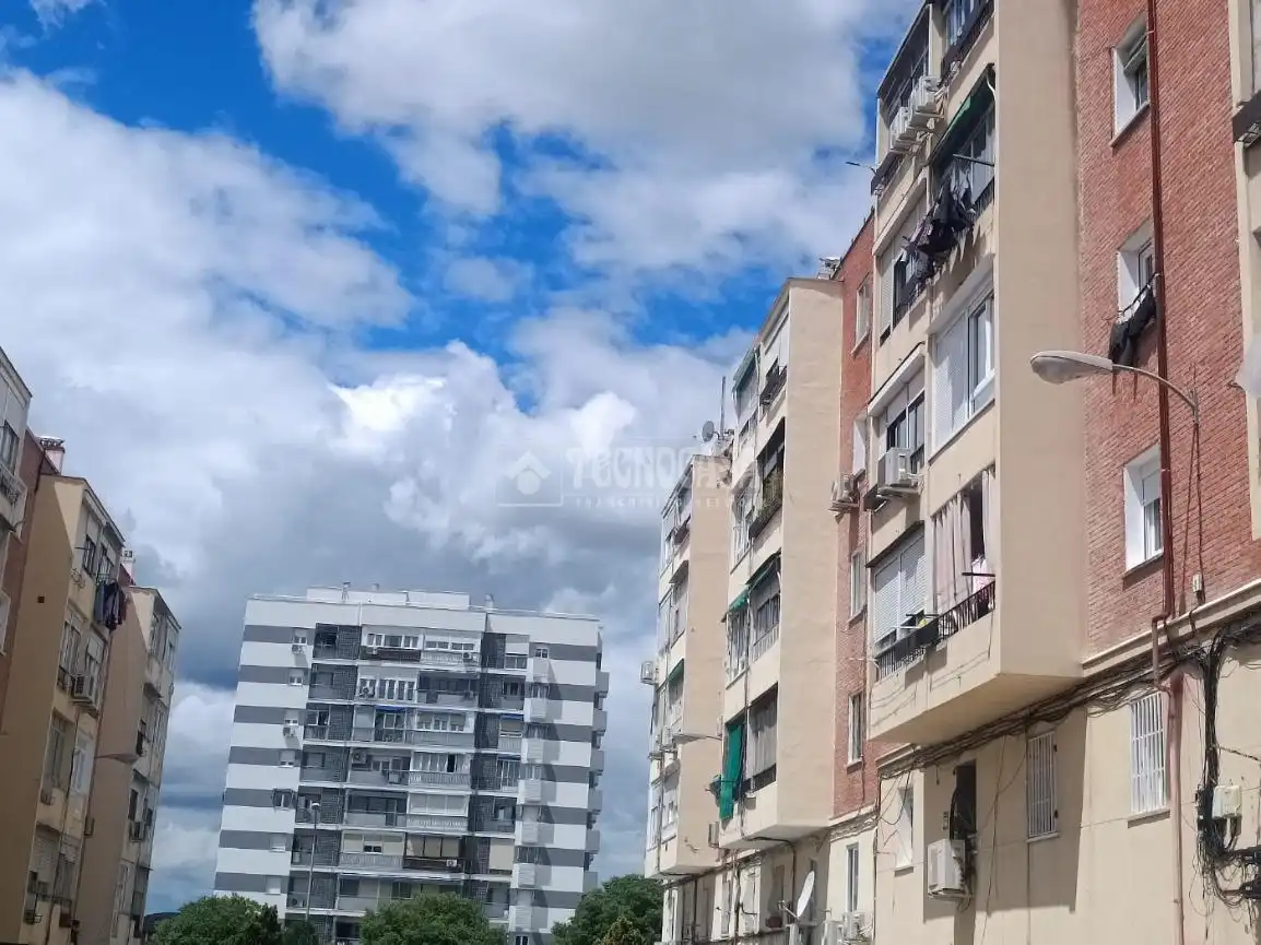 Vista exterior de Piso en venta en Madrid
