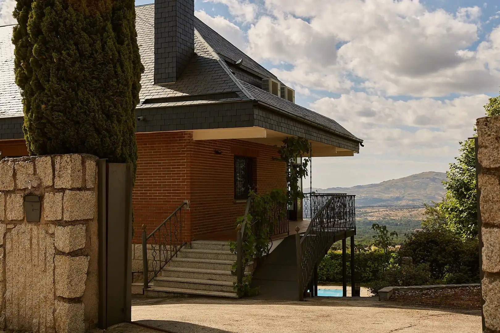 Exterior view of Houses for sale in Miraflores de la Sierra  with Air Conditioner, Heating and Private garden