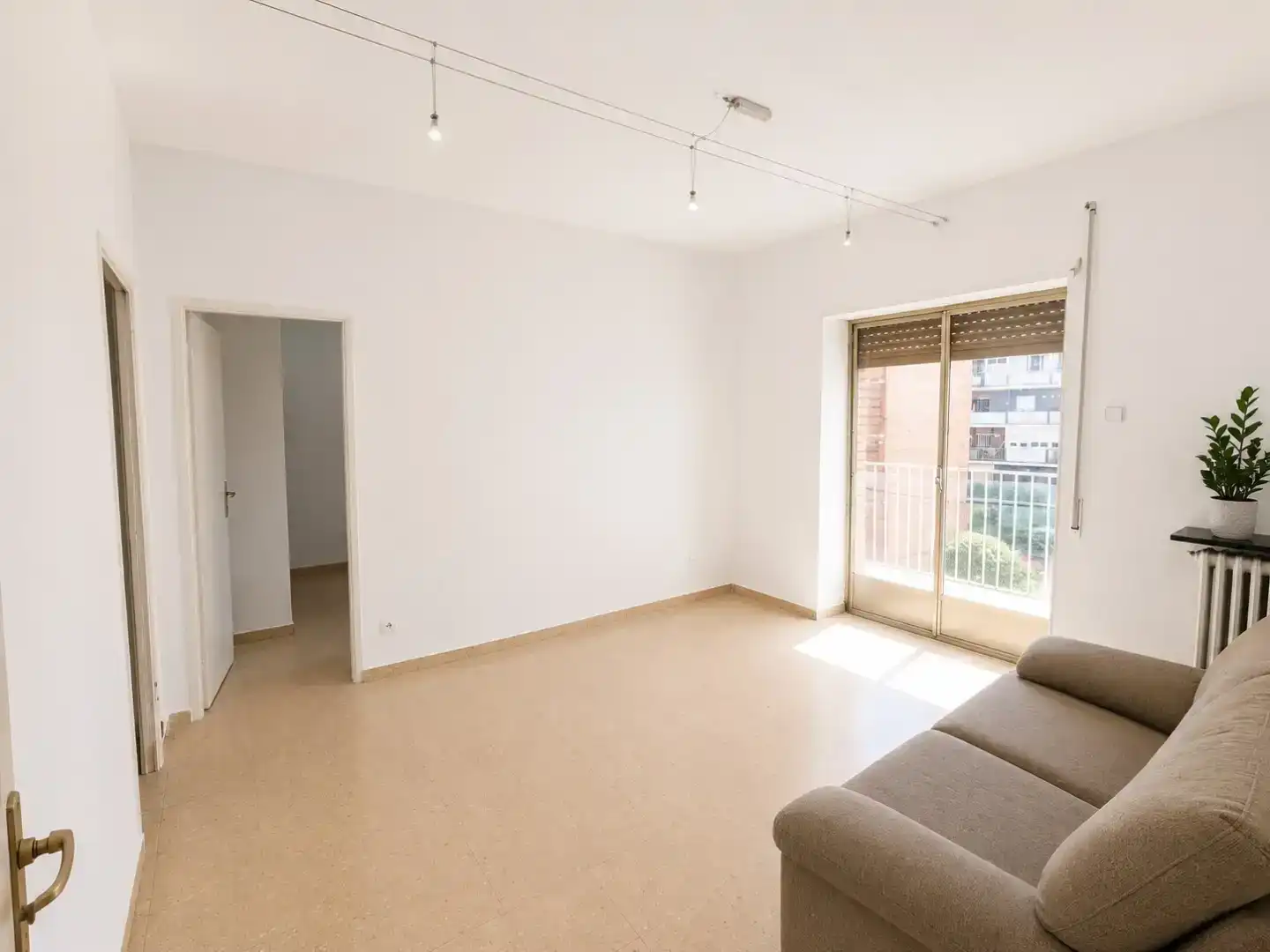 Sala d'estar de Pis en venda en  Madrid Capital amb Balcó