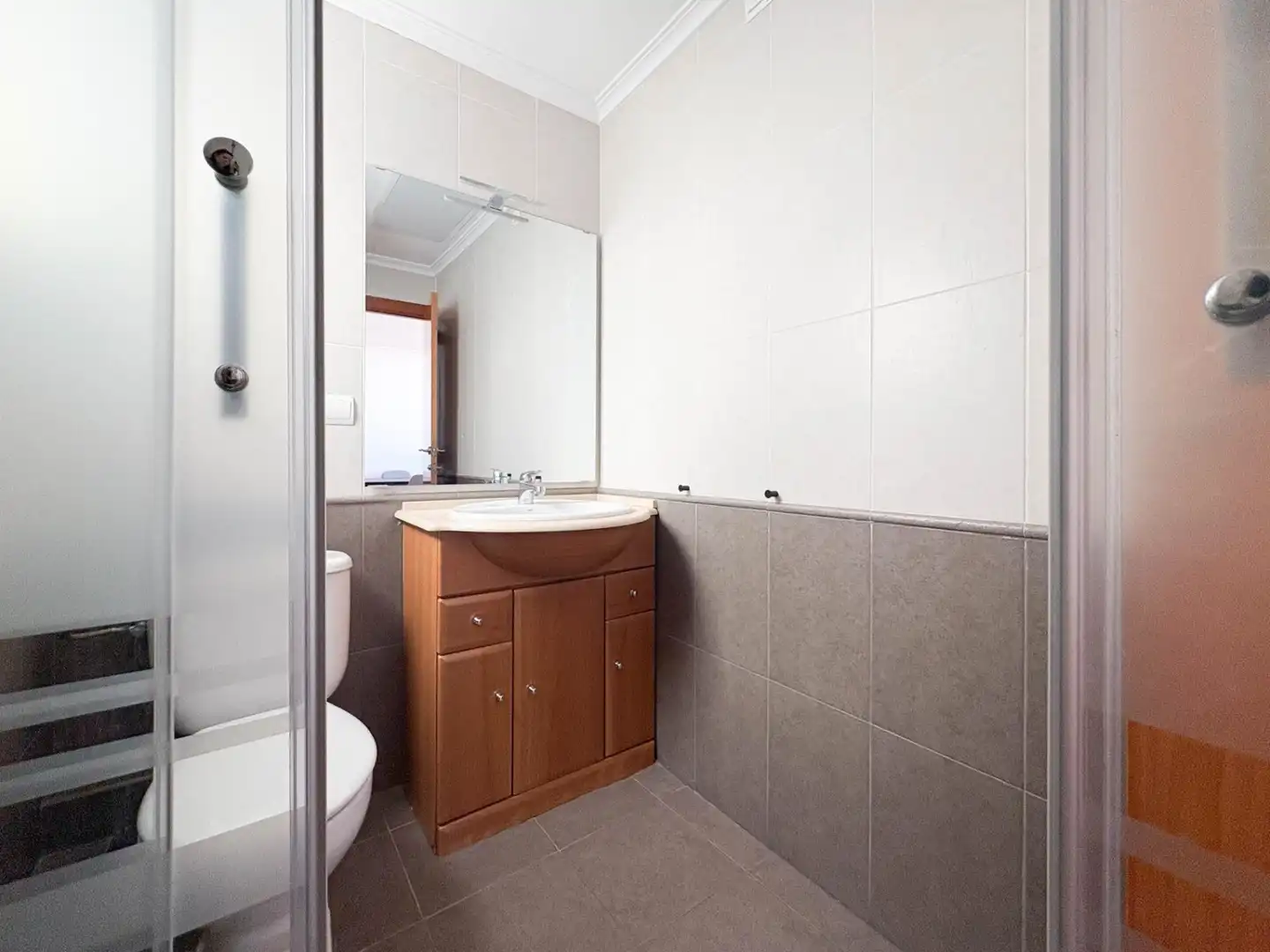 Bathroom of Flat for rent in Valencia  with Air Conditioner, Heating and Furnished
