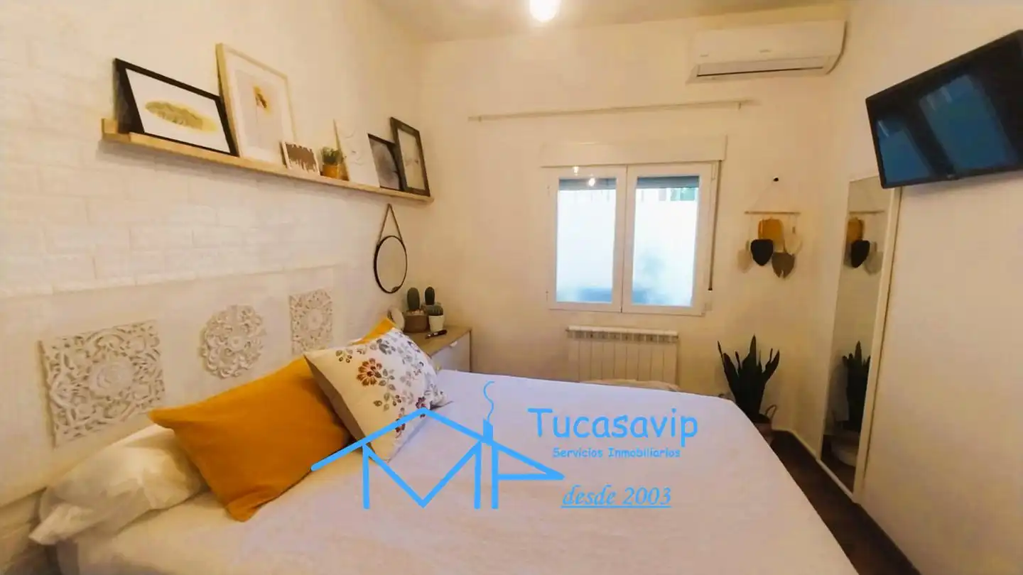 Habitación de Planta baja en venta en La Adrada 