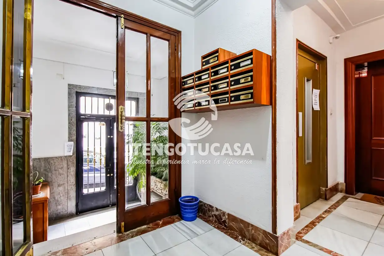 Flat for rent in Madrid  with Air Conditioner, Heating and Furnished