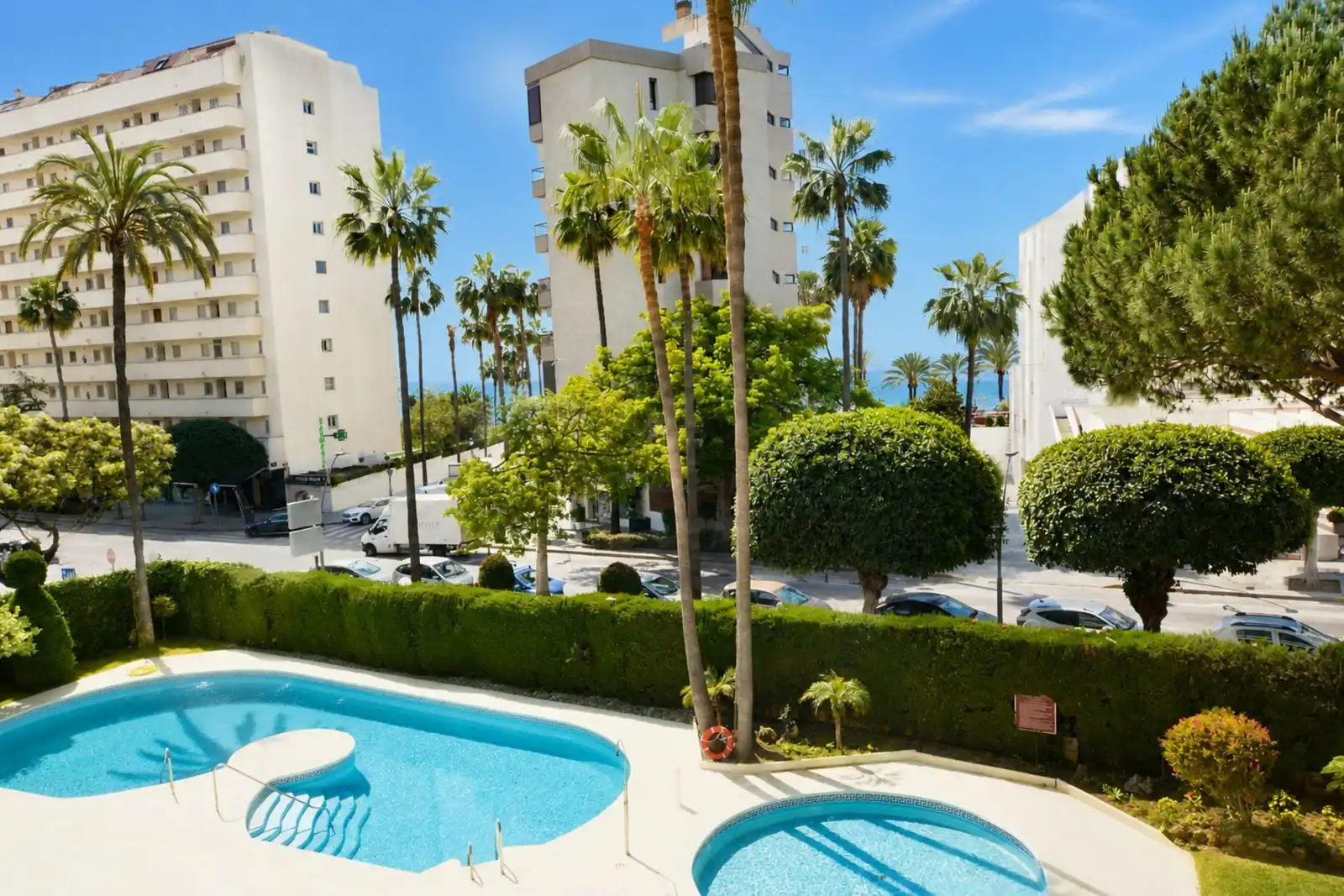 Vista exterior de Apartamento en venta en Marbella con Terraza, Trastero y Amueblado