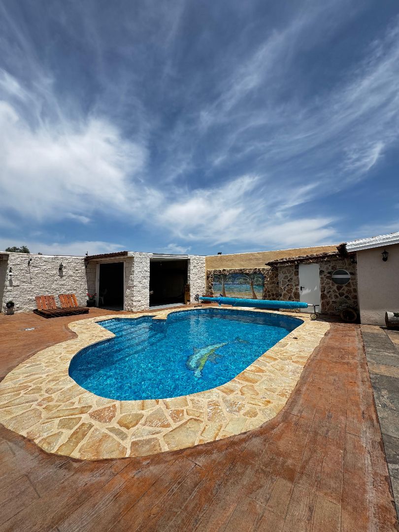 Piscina de Finca rústica en venda en La Pedraja de Portillo  amb Calefacció, Jardí privat i Terrassa