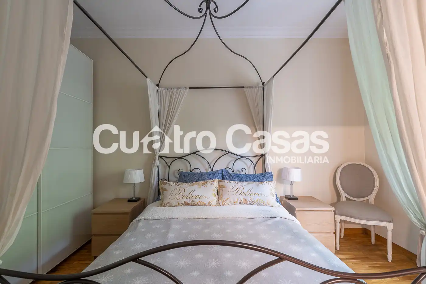 Bedroom of Flat for sale in Barcelona  with Air Conditioner, Heating and Parquet flooring