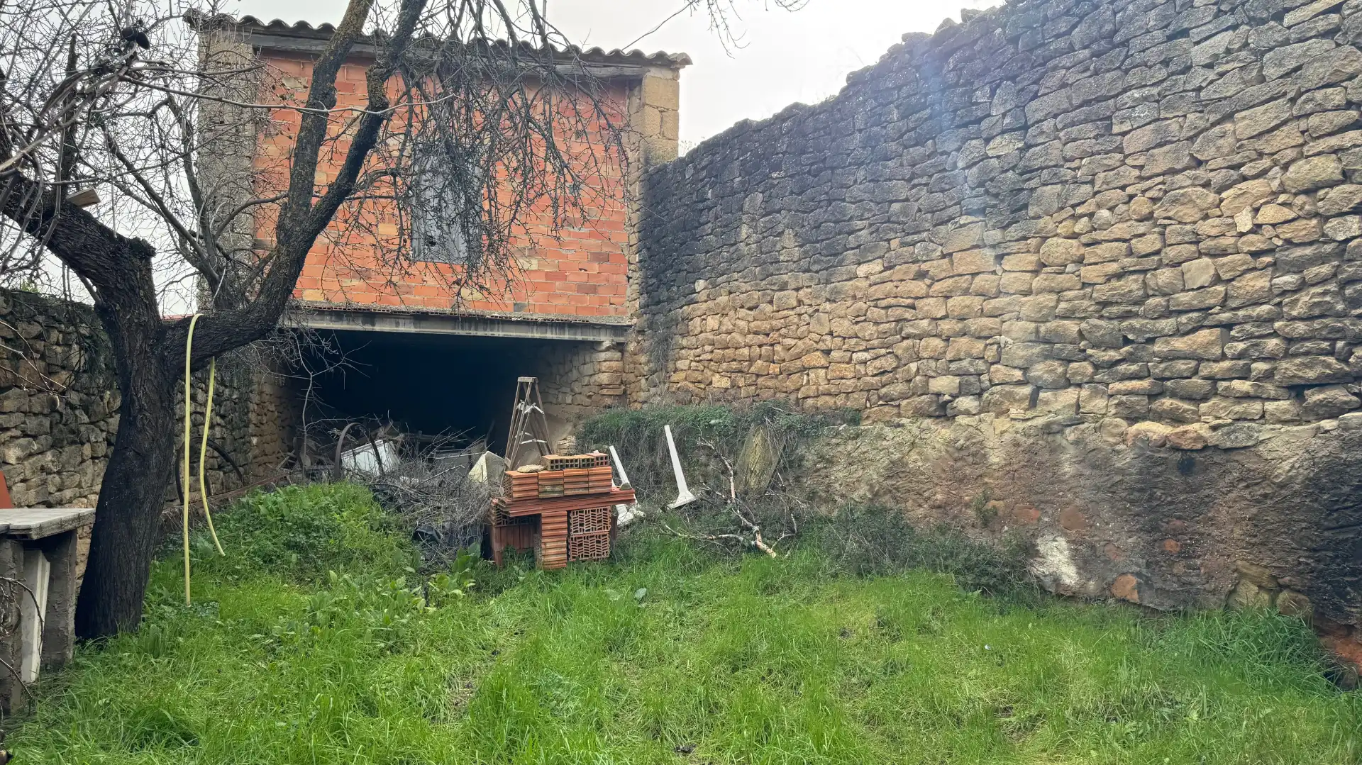 Finca rústica en venda en Torre del Compte amb Jardí privat