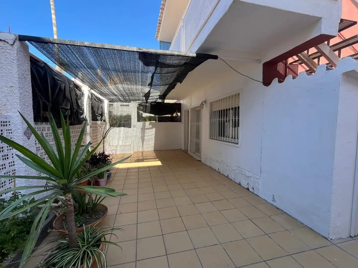 Vista exterior de Casa adosada en venta en Rincón de la Victoria