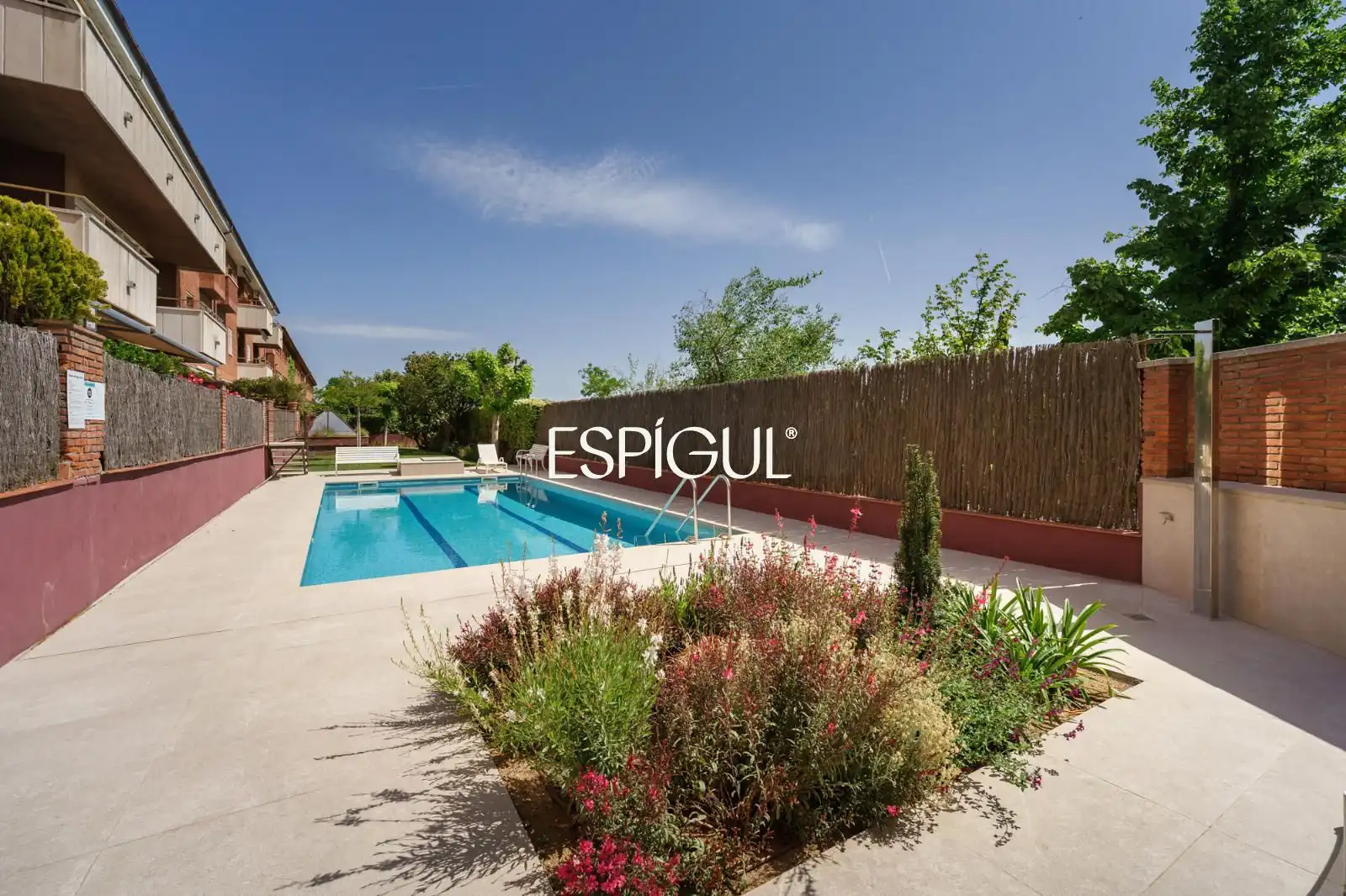 Swimming pool of Flat for rent in Sant Cugat del Vallès  with Air Conditioner, Heating and Parquet flooring