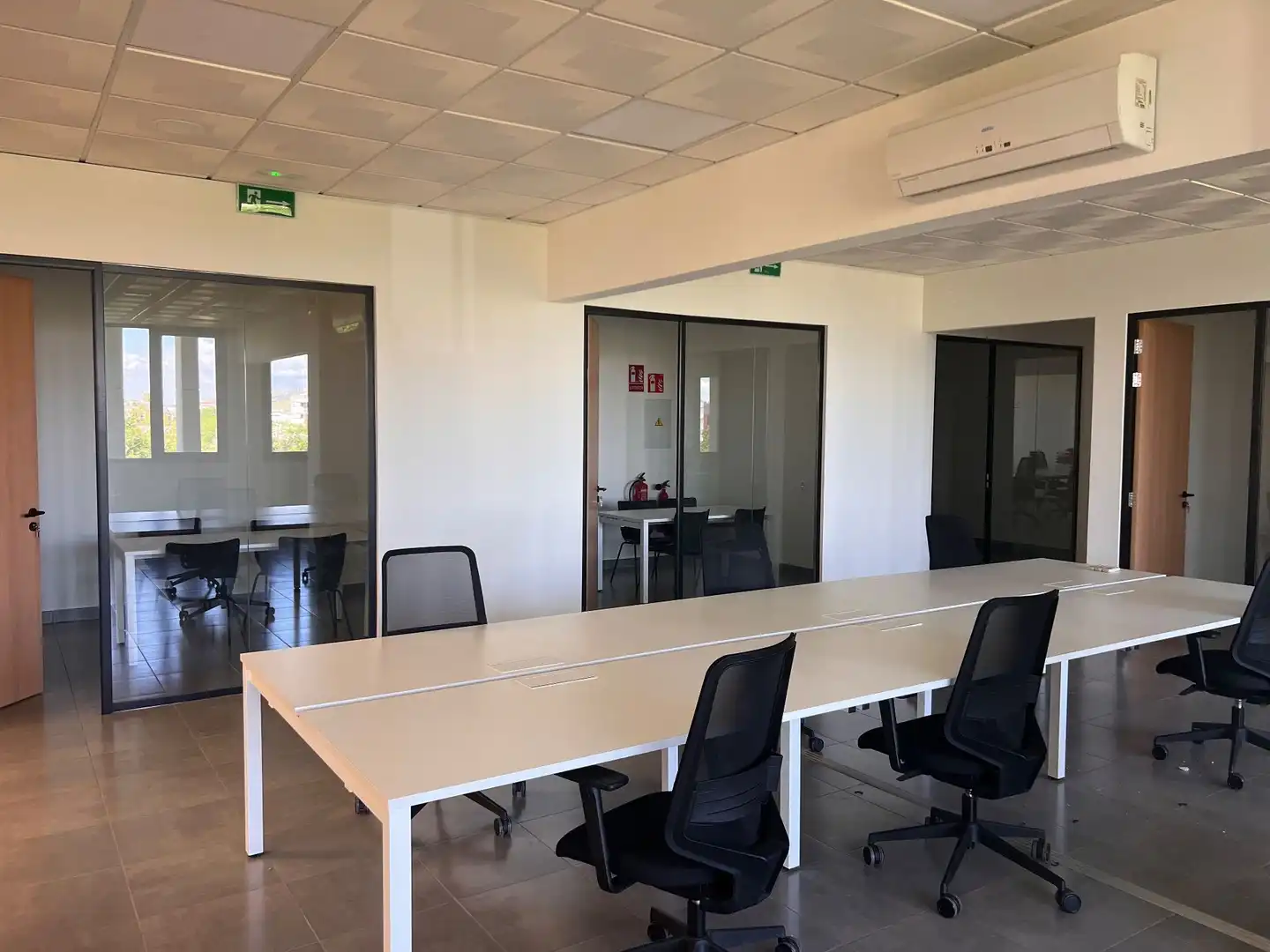 Büro zur Miete in Camas mit Klimaanlage, Heizung und Möbliert