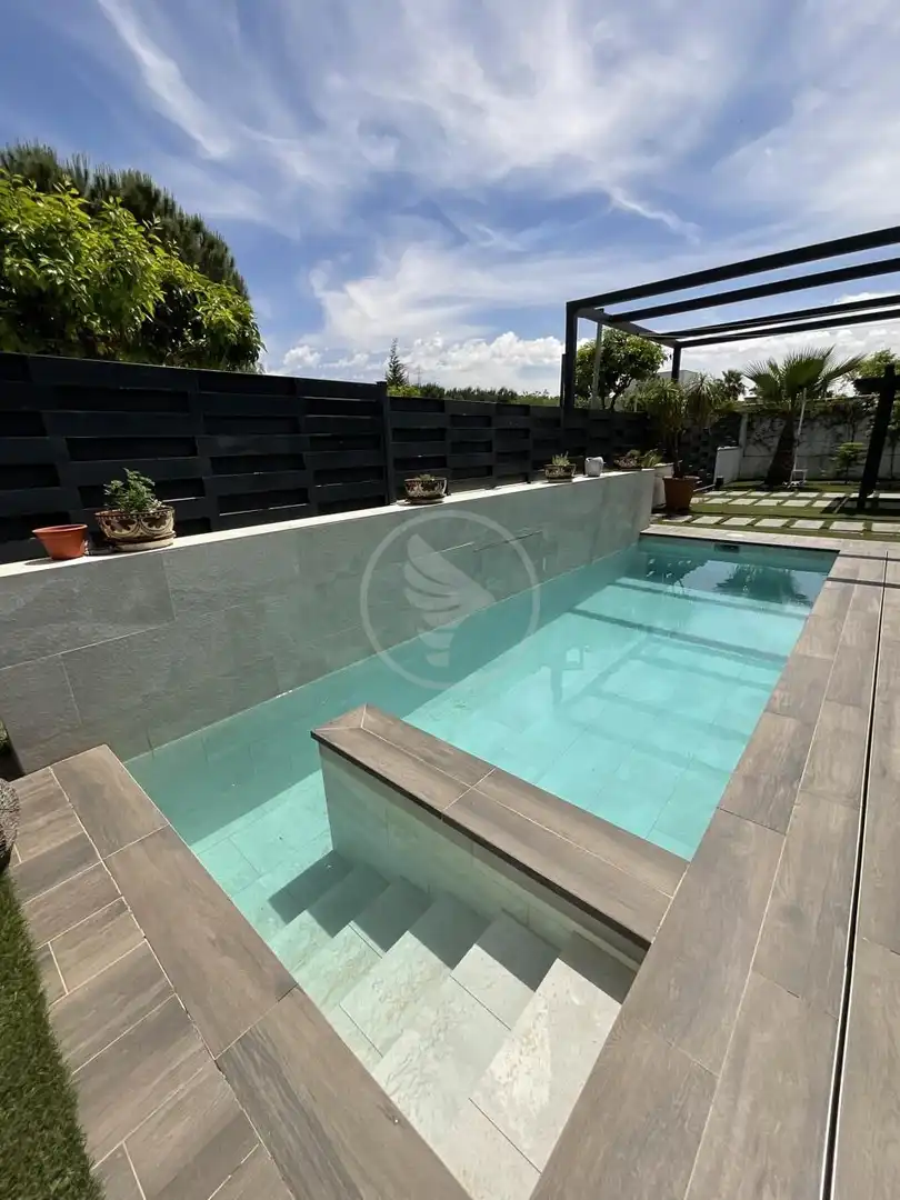 Piscina de Casa o chalet en venta en Linares con Aire acondicionado