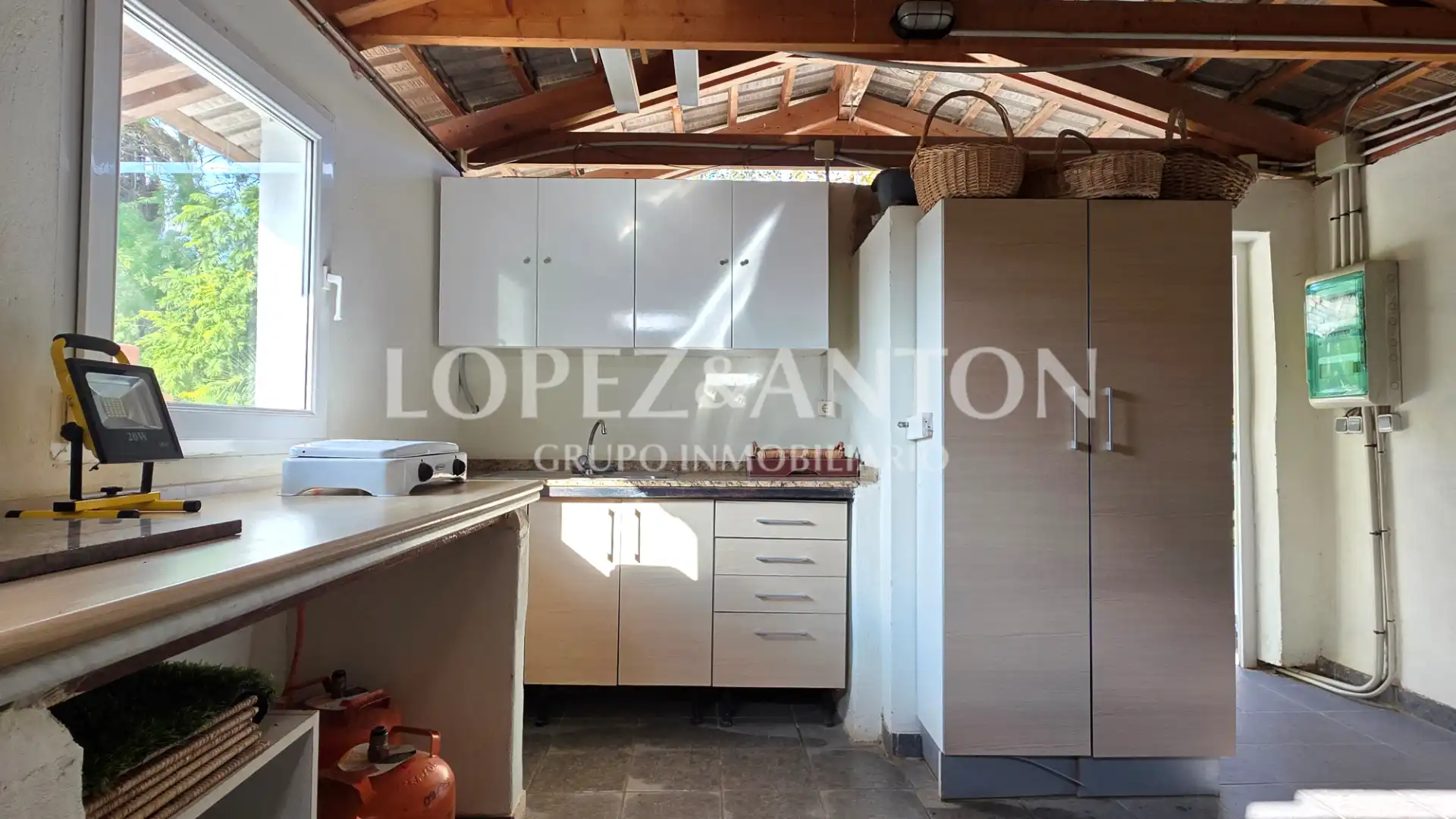 Kitchen of Houses for sale in L'Eliana  with Air Conditioner, Private garden and Terrace