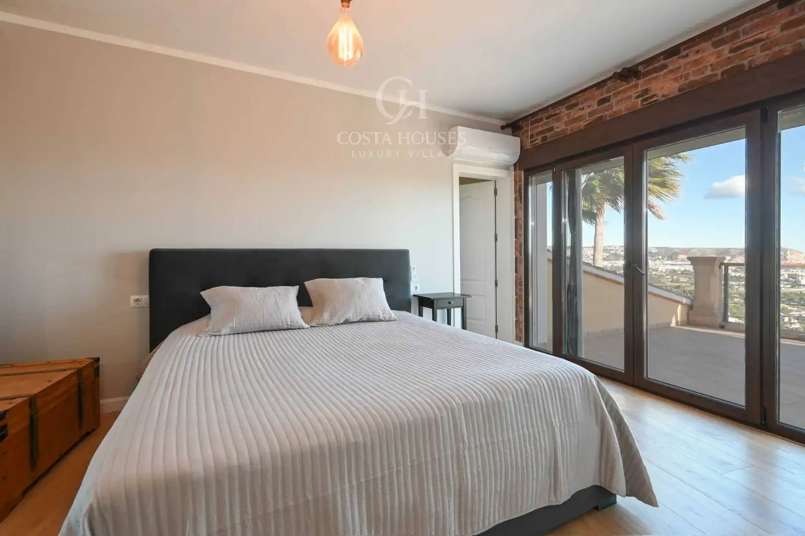 Bedroom of Houses for sale in Jávea / Xàbia  with Air Conditioner, Private garden and Parquet flooring