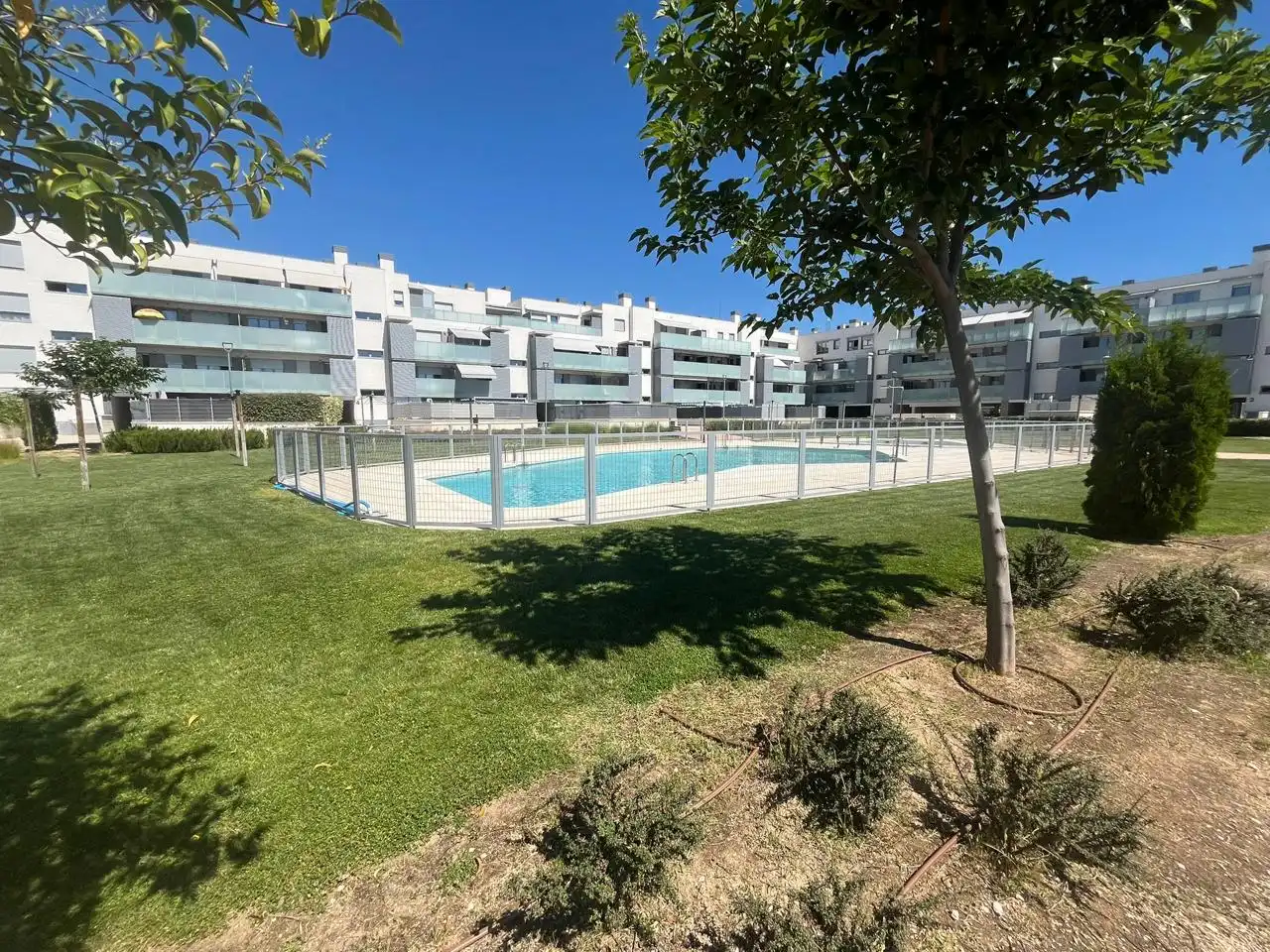 Piscina de Planta baja en venta en Villalbilla con Calefacción, Jardín privado y Terraza