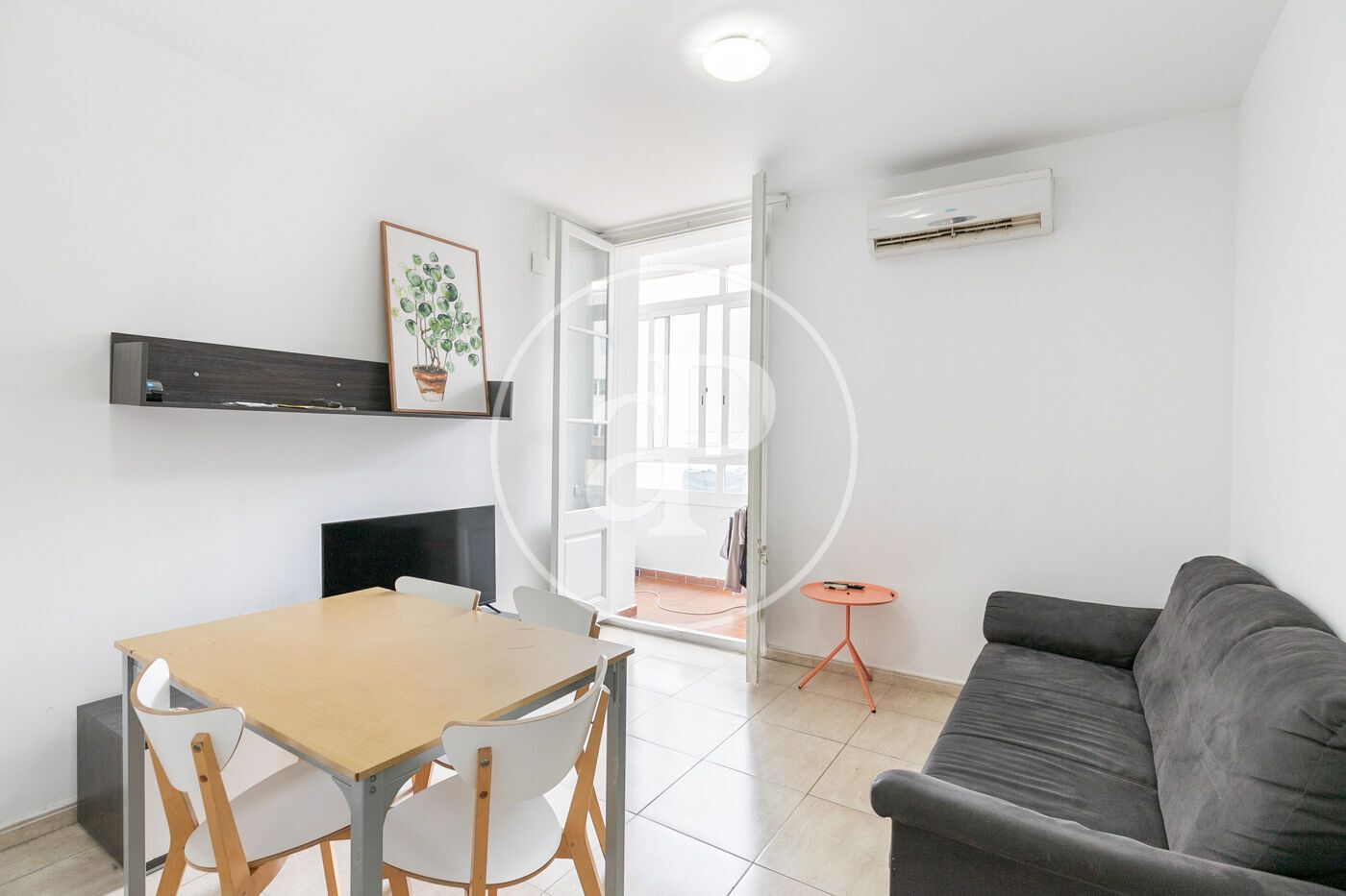 Exterior view of Flat for sale in  Barcelona Capital  with Air Conditioner, Heating and Storage room