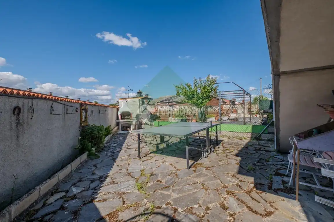 Terrassa de Casa adosada en venda en Serranillos del Valle amb Aire condicionat, Calefacció i Piscina