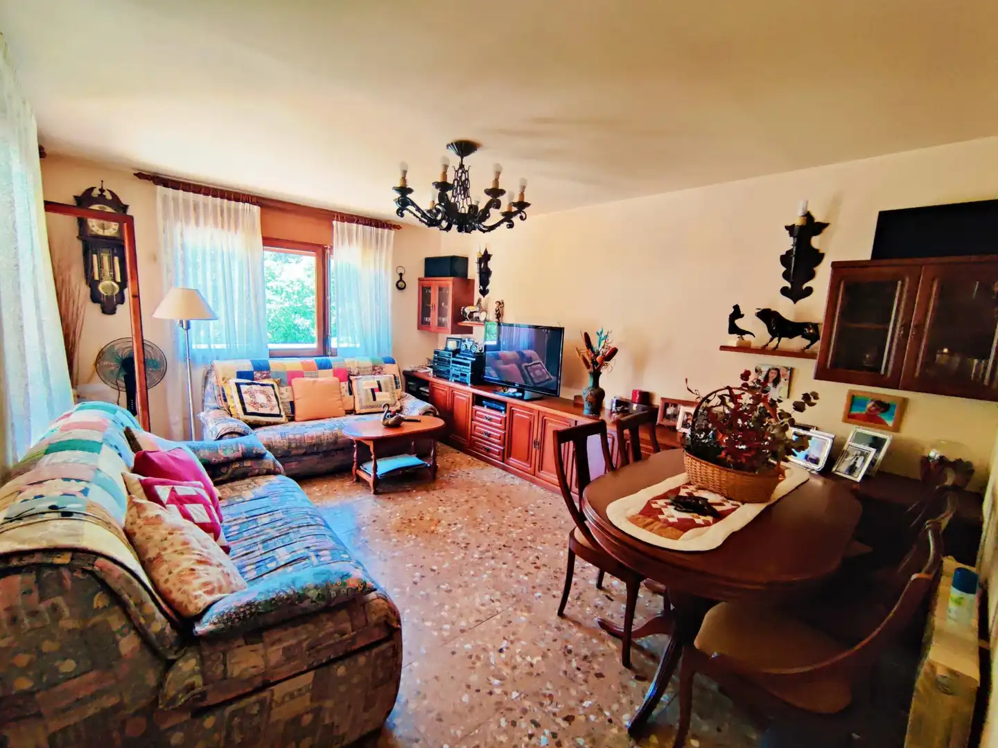 Sala de estar de Casa o chalet en venta en Lliçà d'Amunt con Calefacción y Jardín privado